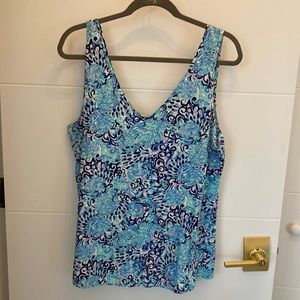 Lilly Pulitzer double v neck tee. Size Large